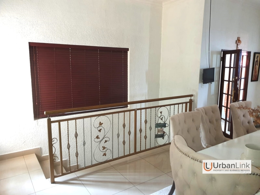 6 Bedroom Property for Sale in Safari Gardens North West